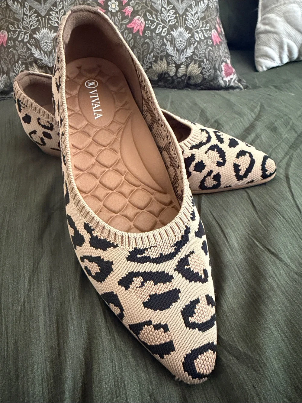 VIVAIA Leopard Knit Pointed Flats in Beige and Black new, no tags, no box